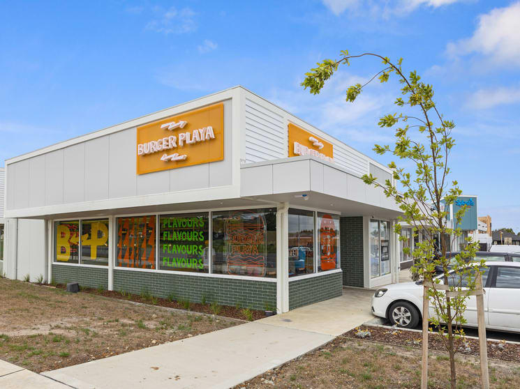 Click to view all images 1/121 Grices Road Clyde North VIC 3978 - Image 1