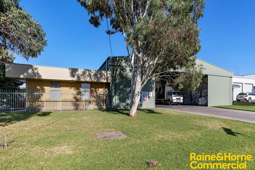 Click to view all images 20 Stuart Road Wagga Wagga NSW 2650 - Image 1