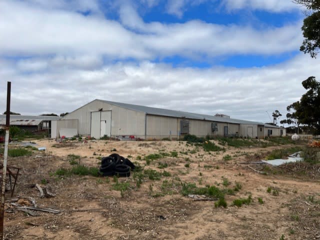 Click to view all images 73 Old Swanport Rd Murray Bridge SA 5253 - Image 2