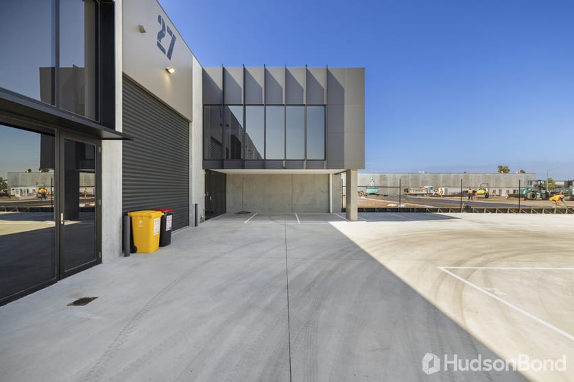 Click to view all images 27/74 Willandra Drive Epping VIC 3076 - Image 3
