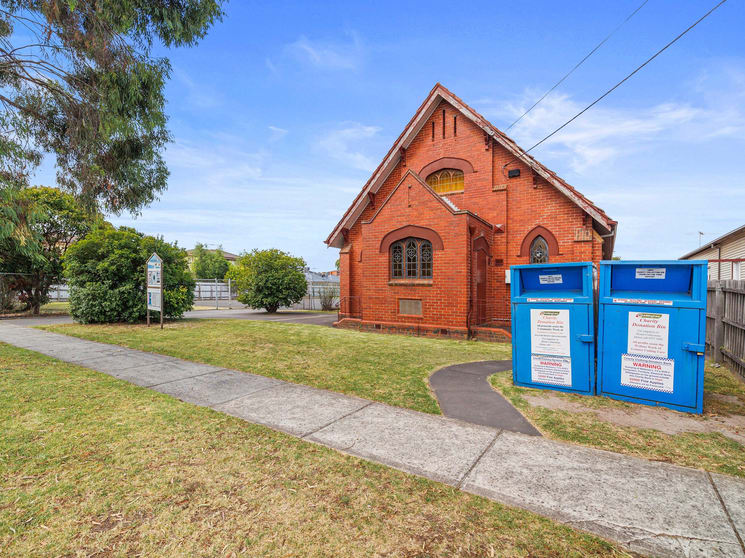 Click to view all images 34 George Street Reservoir VIC 3073 - Image 2
