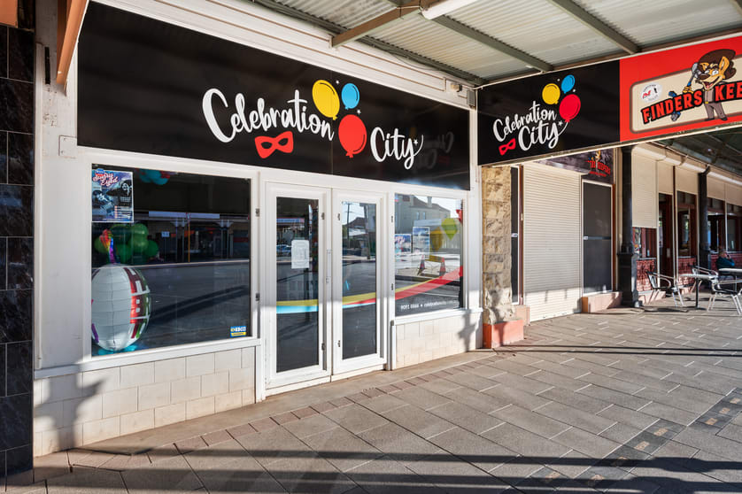Click to view all images 82 Hannan Street Kalgoorlie WA 6430 - Image 2