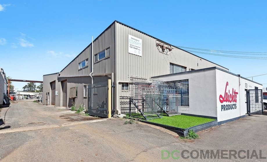 Click to view all images 384 South Street Harristown QLD 4350 - Image 3