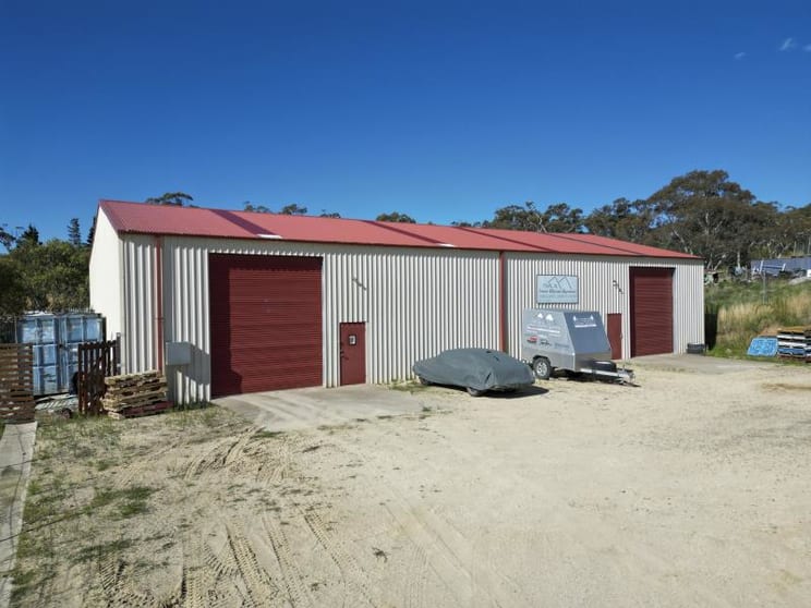 Click to view all images Unit 1, 2 and 3/12 Crawford Street Jindabyne NSW 2627 - Image 3