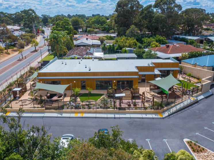 Click to view all images 13 Strelitzia Avenue Forrestfield WA 6058 - Image 2