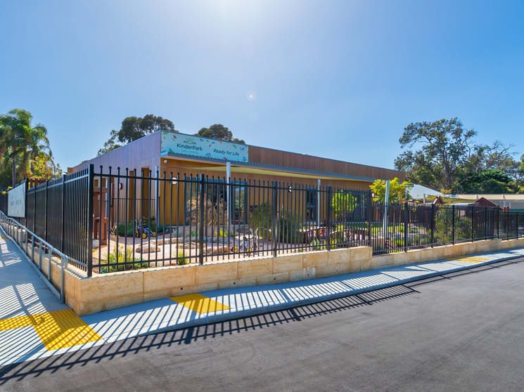 Click to view all images 13 Strelitzia Avenue Forrestfield WA 6058 - Image 3