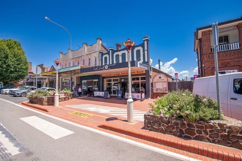 Click to view all images 87 Goulburn Street Crookwell NSW 2583 - Image 2