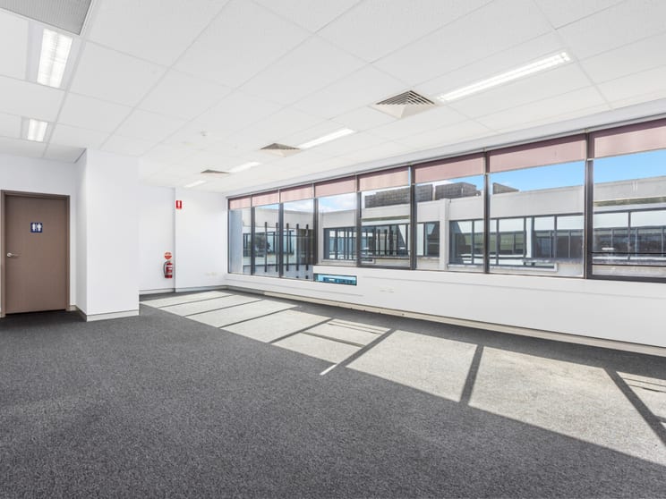Click to view all images 4.13/33 Lexington Drive Bella Vista NSW 2153 - Image 2