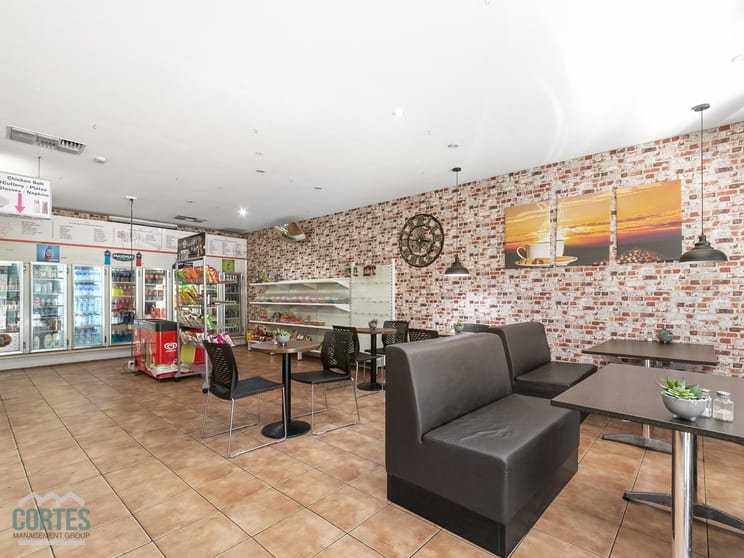 Click to view all images 2 Lydon Boulevard Atwell WA 6164 - Image 3