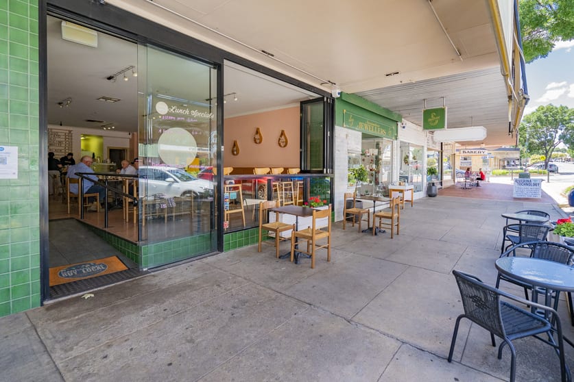 Click to view all images 114 East Street Narrandera NSW 2700 - Image 3