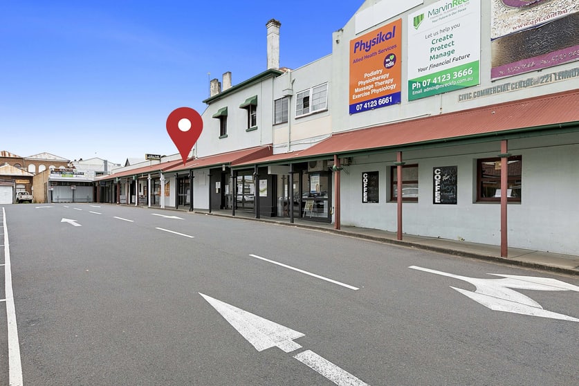 Click to view all images 5/221 Lennox Street Maryborough QLD 4650 - Image 2