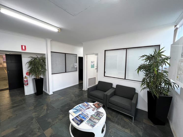 Click to view all images 1 Beaumaris Parade Highett VIC 3190 - Image 3