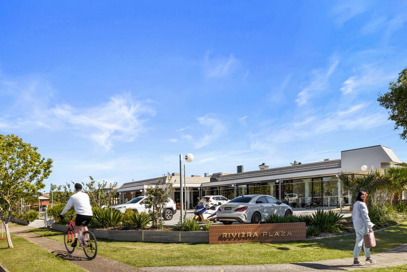Click to view all images 4 Panitz Street Bundall QLD 4217 - Image 3