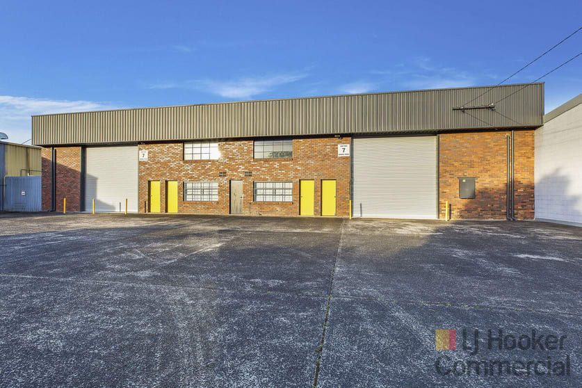 2/7 Bonnal Road Erina NSW 2250 - Image 3