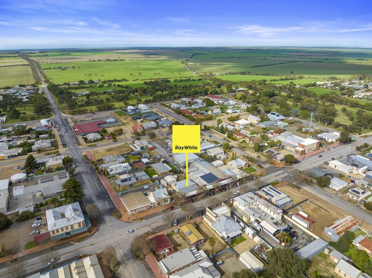 Click to view all images 29 Robert Street Maitland SA 5573 - Image 2