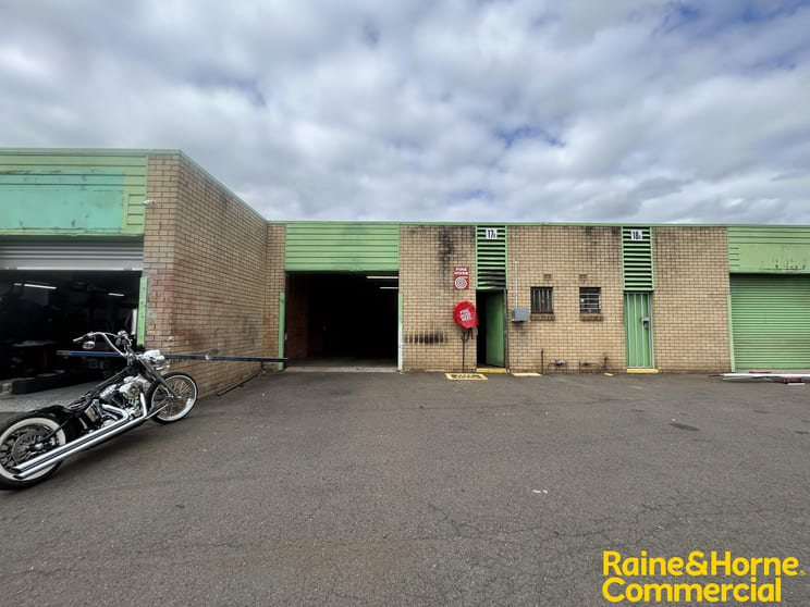 Click to view all images Unit 17B/4 Louise Avenue Ingleburn NSW 2565 - Image 1