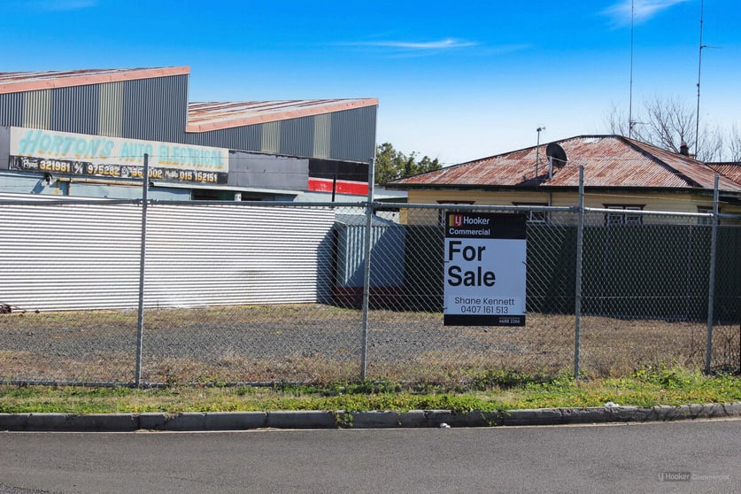 Click to view all images 7 Rutledge Street South Toowoomba QLD 4350 - Image 2