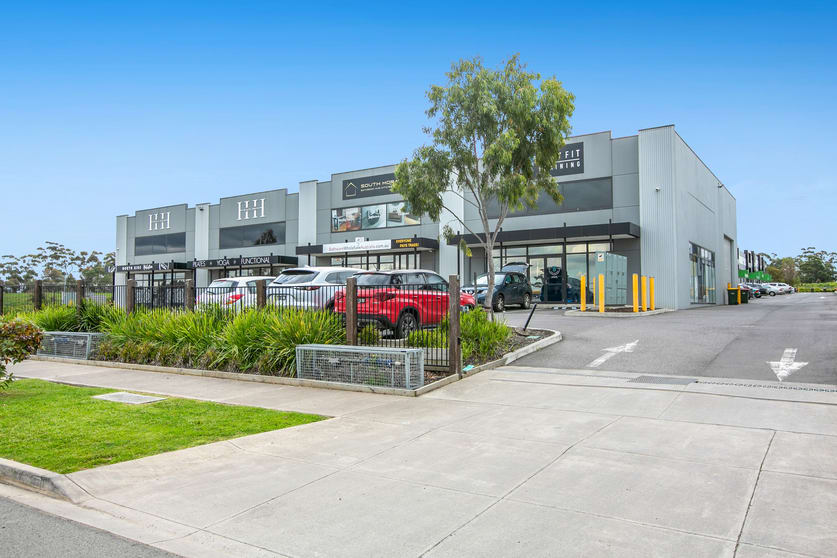 Click to view all images 28/33 Danaher Drive South Morang VIC 3752 - Image 3