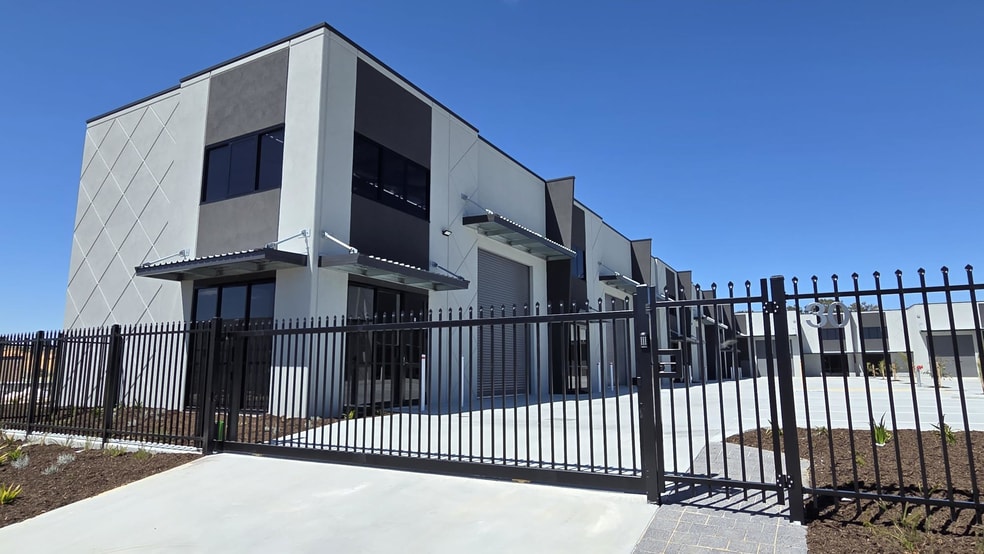 Click to view all images 30 Deviation Way Neerabup WA 6031 - Image 1