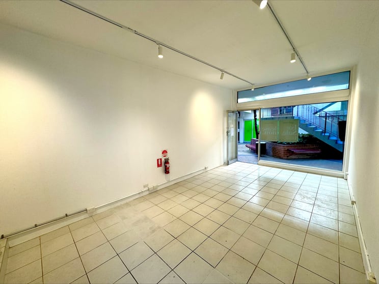 Click to view all images 18/12-14 Waratah Street Mona Vale NSW 2103 - Image 3