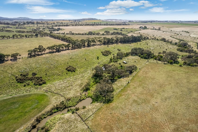 Click to view all images 864 Holden Road Diggers Rest VIC 3427 - Image 1