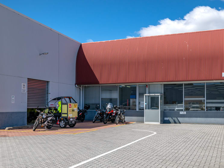 Click to view all images 11C Lampton Avenue Derwent Park TAS 7009 - Image 2