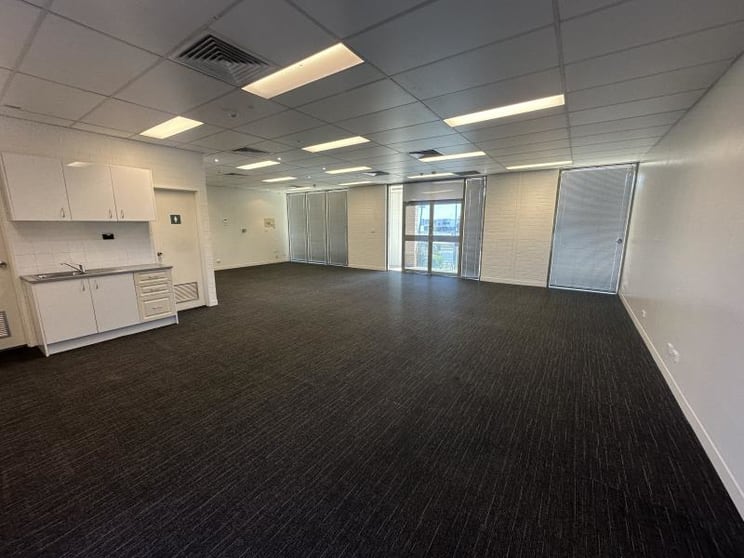 Click to view all images Unit 10/169 Newcastle Street Fyshwick ACT 2609 - Image 3