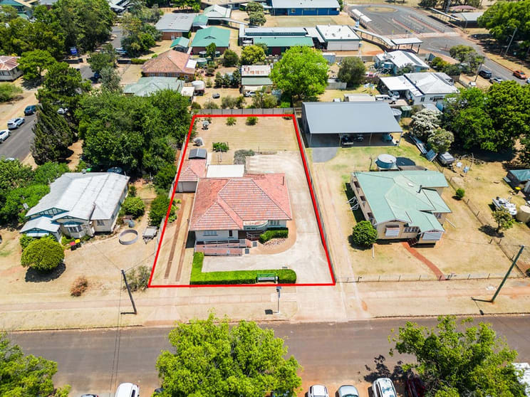 Click to view all images 13 William St Kingaroy QLD 4610 - Image 2