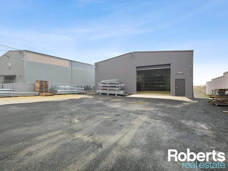17 East Goderich Street Deloraine TAS 7304 - Image 1
