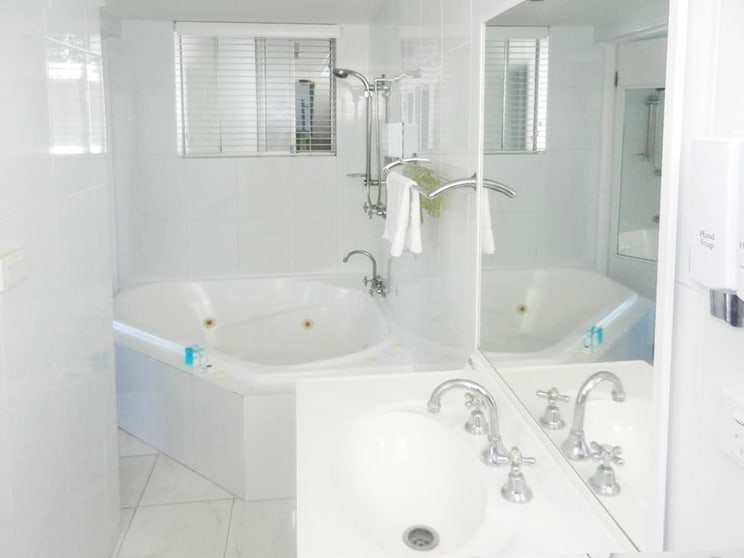 Click to view all images Hawks Nest NSW 2324 - Image 3