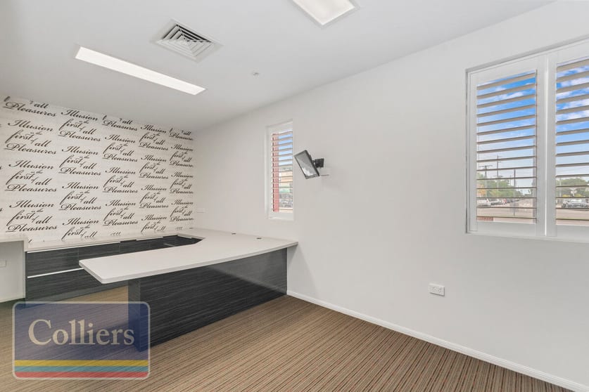 Click to view all images 1/113 Charters Towers Road Hyde Park QLD 4812 - Image 3