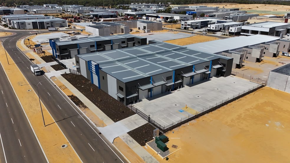 Click to view all images Unit 4 & 11/69 Pinnacle Drive Neerabup WA 6031 - Image 3