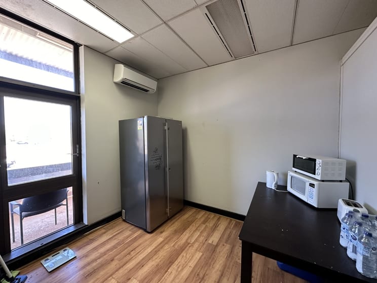 Click to view all images 5/4 Welcome Road Karratha WA 6714 - Image 3