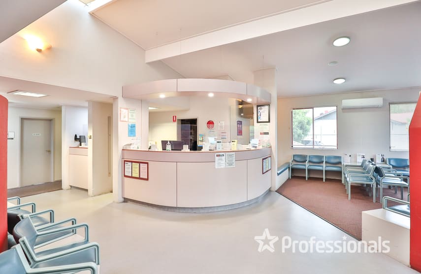 Click to view all images 255 Deakin Avenue Mildura VIC 3500 - Image 2