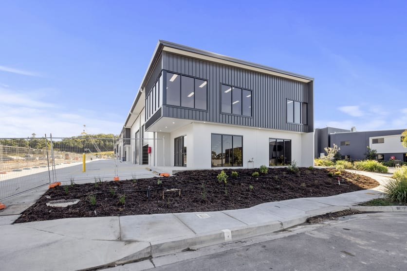 Click to view all images 10/76-102 Jardine Drive Redland Bay QLD 4165 - Image 2