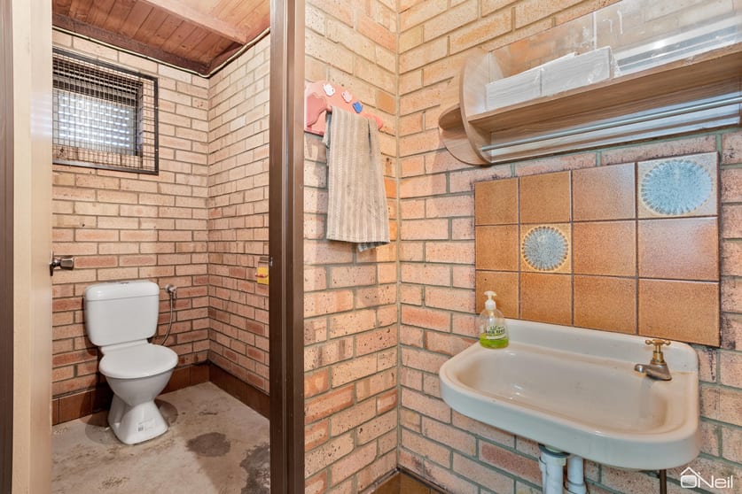 Click to view all images 2/47 Brant Road Kelmscott WA 6111 - Image 3