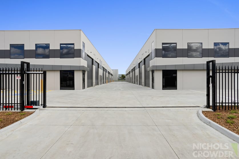 Click to view all images 15 Treasure Court Cranbourne West VIC 3977 - Image 1