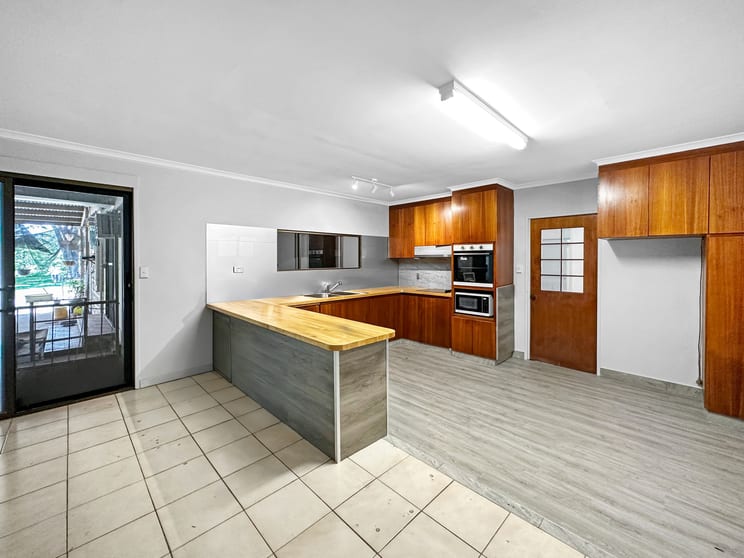 Click to view all images 5 Morris Road Katherine NT 0850 - Image 2