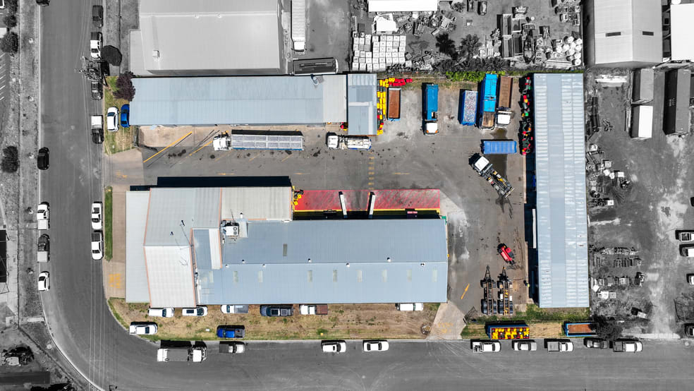 Click to view all images 13 - 21 Anson Street Tamworth NSW 2340 - Image 2