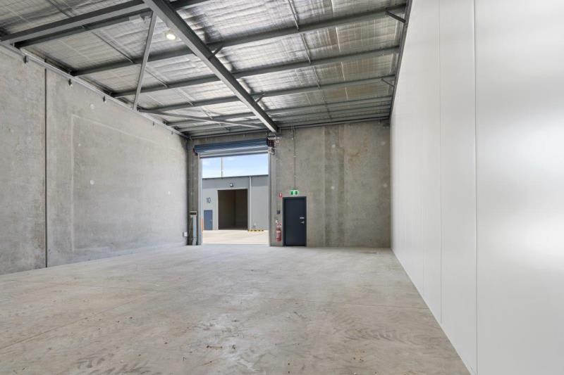 Click to view all images Unit 3/19 Cameron Place Orange NSW 2800 - Image 2