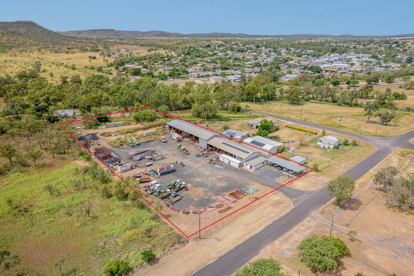 Click to view all images 88 Quarry St Springsure QLD 4722 - Image 1
