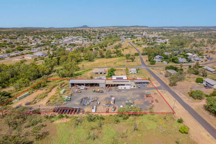 Click to view all images 88 Quarry St Springsure QLD 4722 - Image 2
