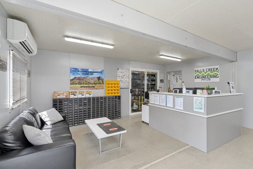 Click to view all images 88 Quarry St Springsure QLD 4722 - Image 3