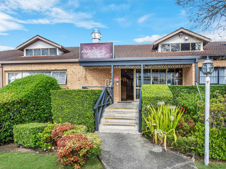 Click to view all images 2/33 Terminus Street Castle Hill NSW 2154 - Image 1