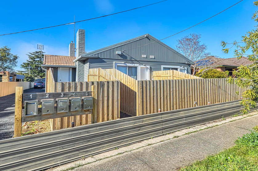 Click to view all images 14 Queens Avenue Ararat VIC 3377 - Image 2