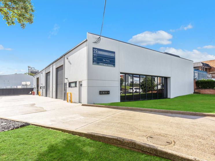 Click to view all images 1 & 2/19 Hargraves Place Wetherill Park NSW 2164 - Image 3
