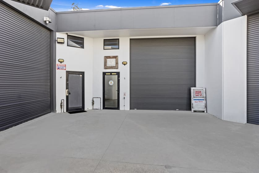 Click to view all images 5/88 Township Drive Burleigh Heads QLD 4220 - Image 2