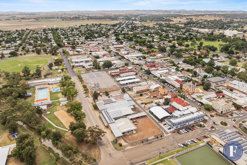 Click to view all images 113 Wallendoon Street Cootamundra NSW 2590 - Image 2
