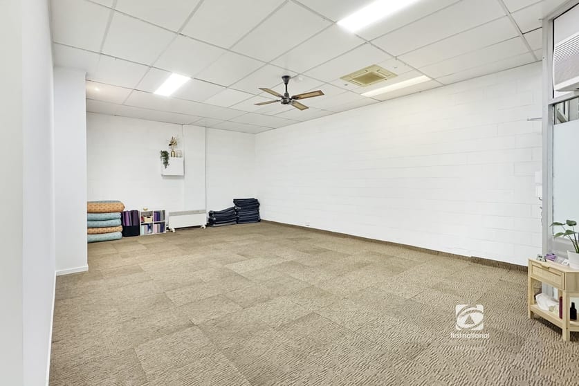 2/239 Esplanade Lakes Entrance VIC 3909 - Image 2