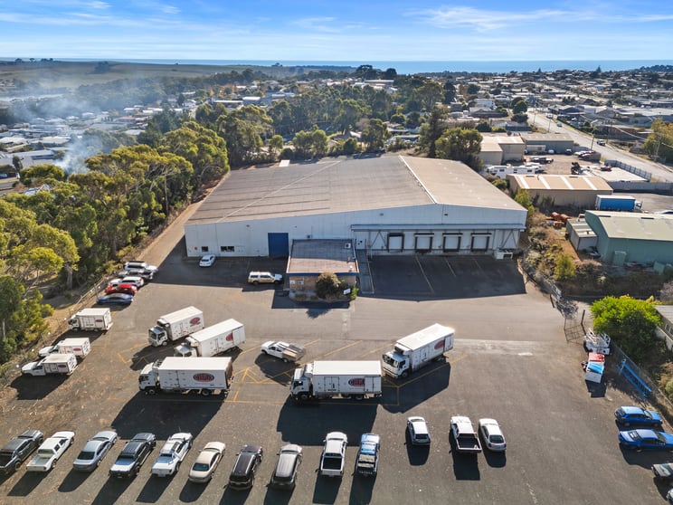 Click to view all images 28 Hillcrest Road Devonport TAS 7310 - Image 3